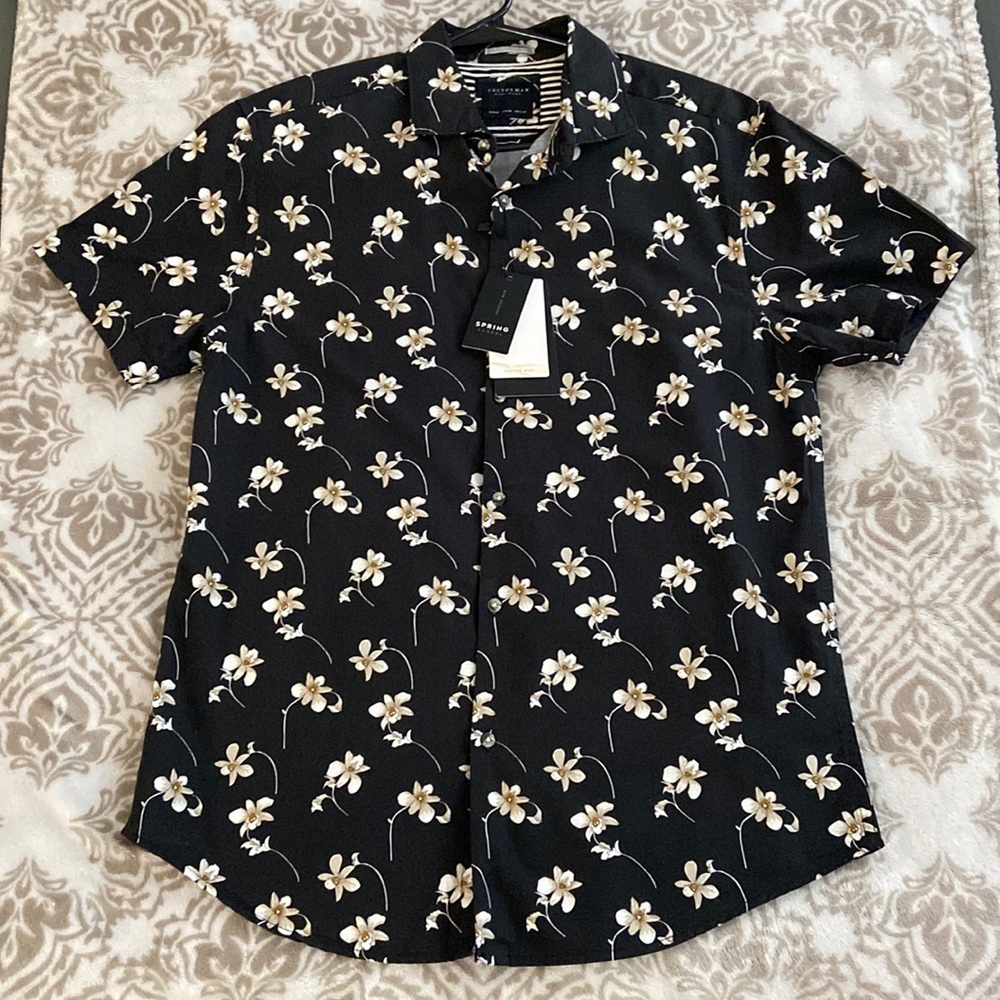 NWT Men’s flower pattern shirt❤️